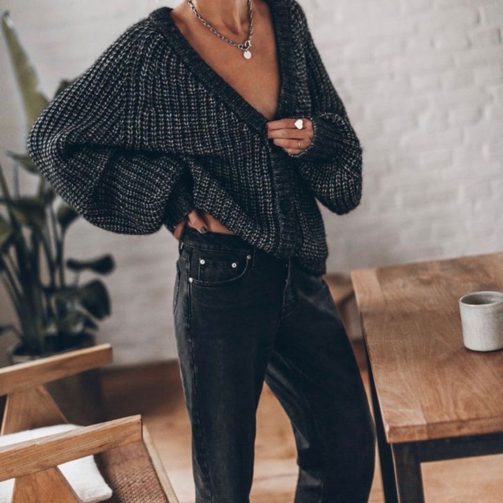 Mikuta Dark Short Knit Cardigan